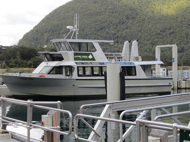 'Onze Cruiseboot bij Milford Sound 